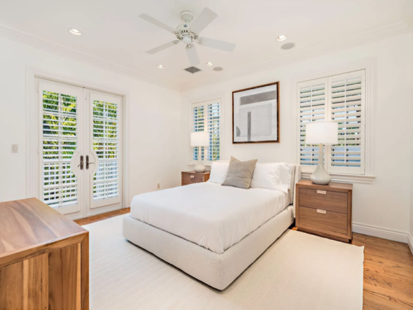 Luxury Vacation Residence in Palm Beach - Steps to Beach with Fire Place & Pool